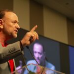 Diálogo com partidos do Centrão ‘não é contraditório’, diz presidente do PT